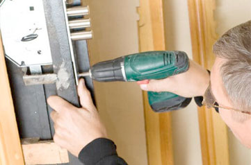 установка замков в Алматы