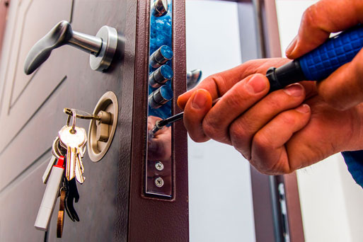 установка замков Алматы