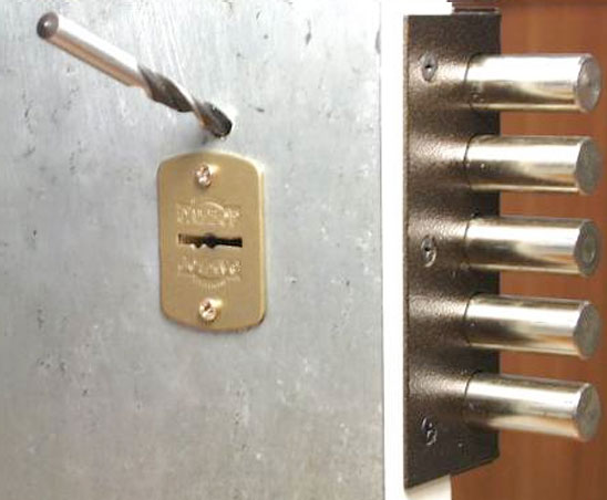 Вскрытие сувальдного замка